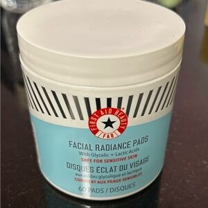 First Aid Beauty Blue and White Radiance Pads